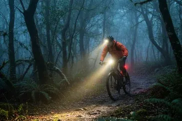 Kompleksowy przewodnik: Jakie owietlenie do roweru wybra w 2024 roku?